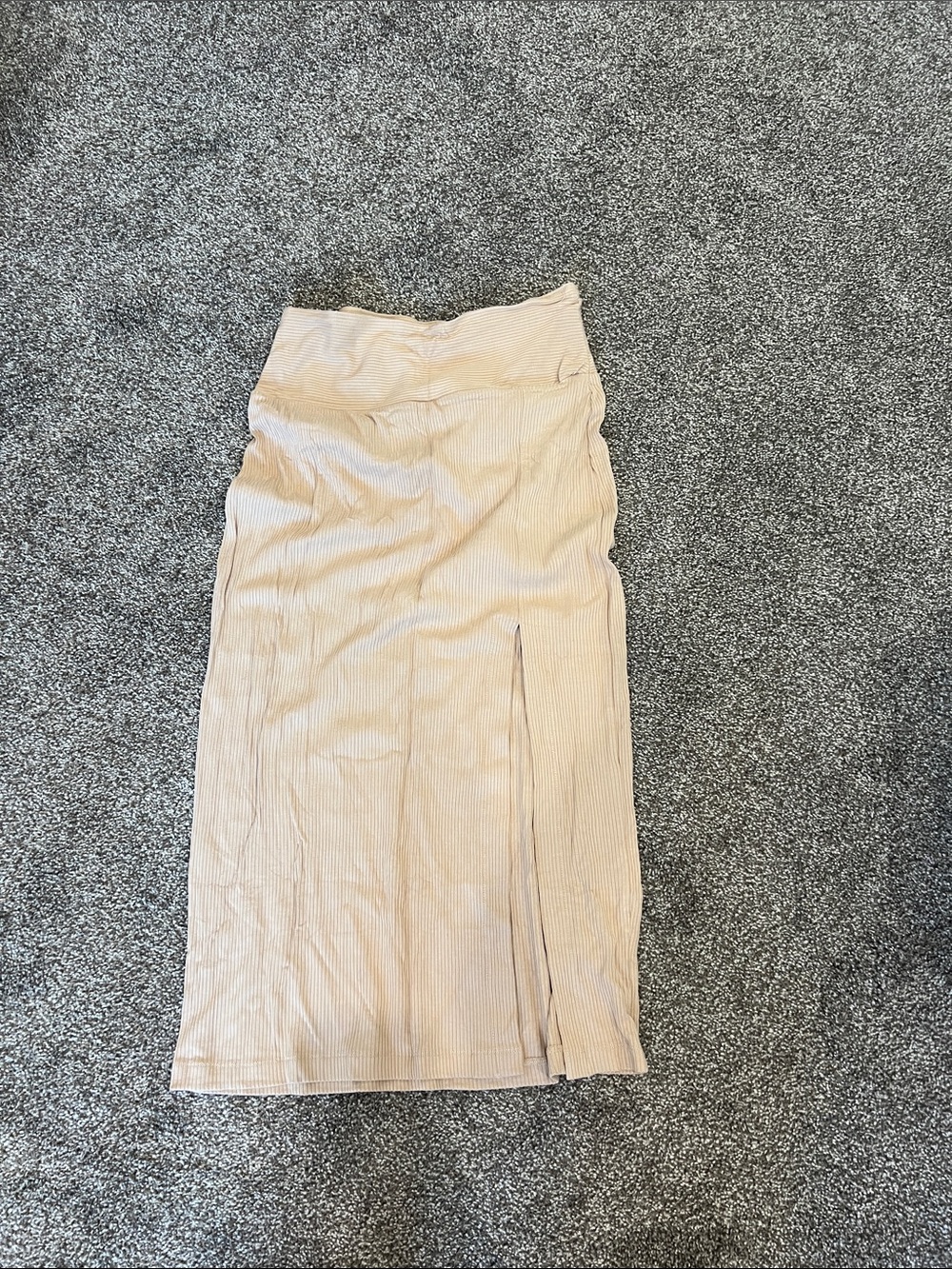 Dynamite Beige/Tan Ribbed Midi Skirt with Side Slit